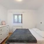 Nala - Detached House, Walk To Pula