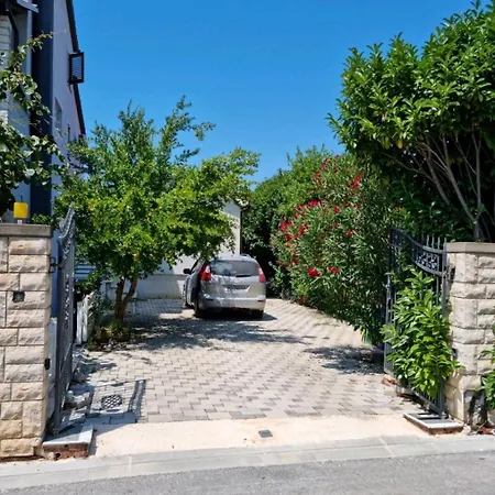 Nala - Detached House, Walk To * Pola