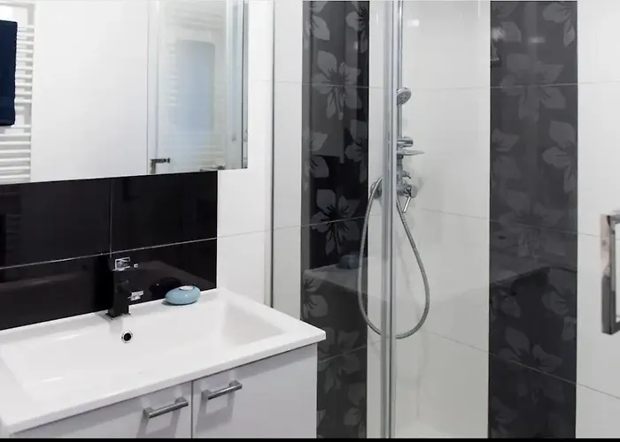 Dom wakacyjny Nala - Detached House, Walk To Pula