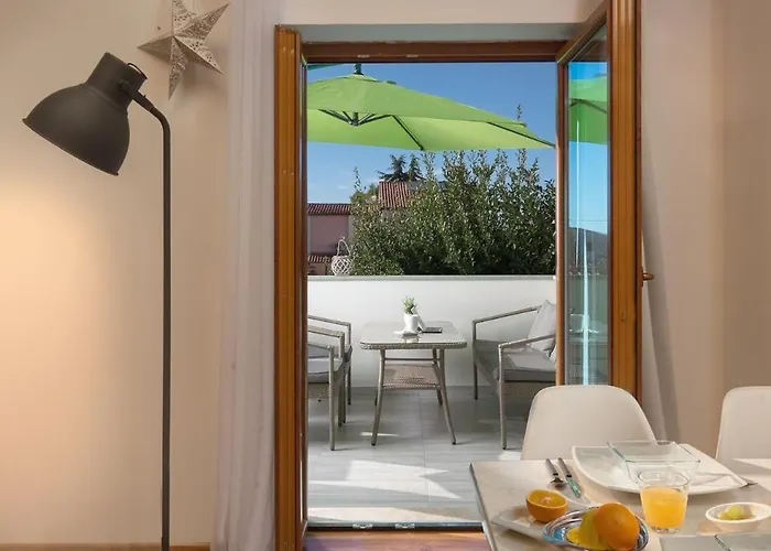 Semesterbostad Nala - Detached House, Walk To Pula