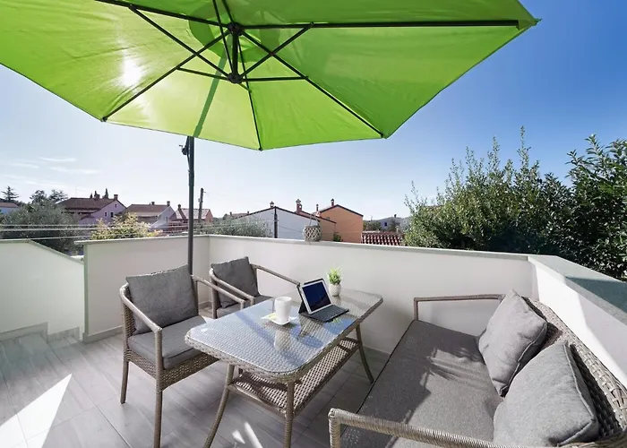 Semesterbostad Nala - Detached House, Walk To Pula